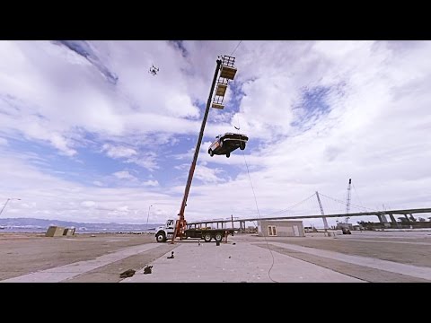 تجربة إلقاء سيارة على الأرض