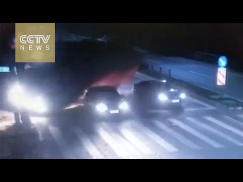 سائق تاكسى يلقى مصرعه احتراما لإشارة مرور