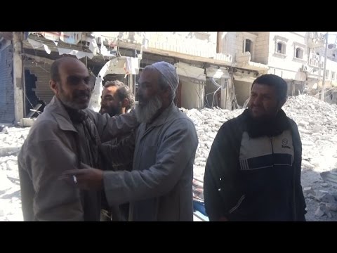 بالفيديو مدنيون احتموا بالأقبية من القصف في مدينة الباب السورية