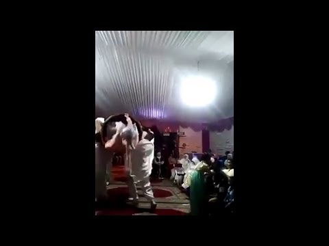 لحظة سقوط عروس مغربية من فوق هودج العمارية