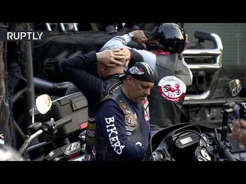 سائقو درجات نارية في موسكو للقيام برحلة عبر روسيا