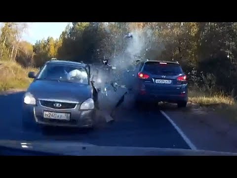 شاهد ما يحدث عند عدم تخفيف السرعة في منعطف في روسيا