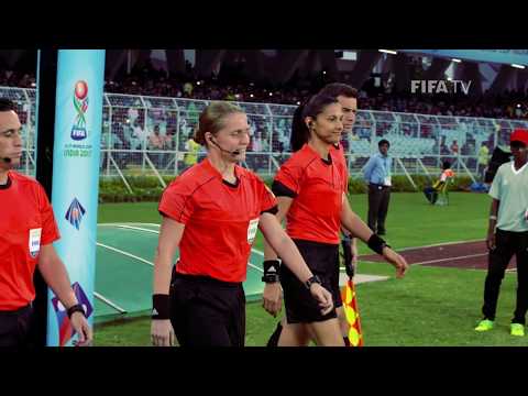 الفيفا يحتفل بأول حكم من النساء في نهائيات كأس العالم