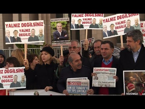 توتر مع استئناف محاكمة صحافيي