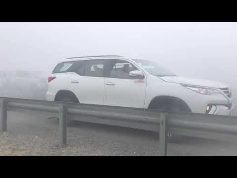 لحظة دهس شاحنة لعدة سيارات صغيرة