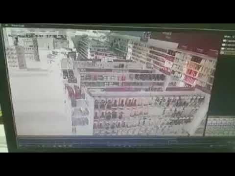 لحظة اقتحام سيارة صيدلية في السعودية