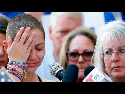 طلاب يشاركون في تظاهرات ضد حيازة السلاح في أميركا