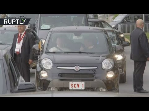 موكب البابا يقع في ازدحامات مرورية خانقة