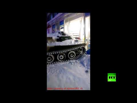 سرق دبابة واقتحم بها محلا كي يسرق زجاجة نبيذ