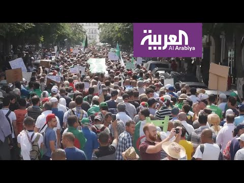 الشارع الجزائري على وشك الإطاحة برئيس الحكومة
