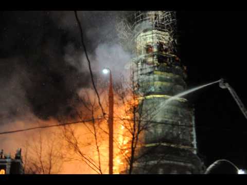 حريق هائل في دير بالقرب من القصر الرئاسي الروسي