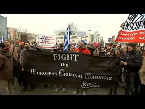 الألمان يتظاهرون دعما لليونان في برلين