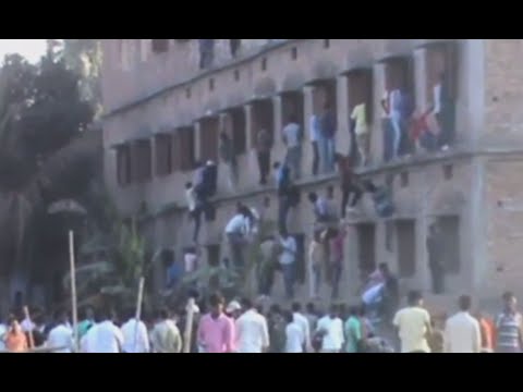 شاهد غش جماعي خلال الامتحانات المدرسية في الهند