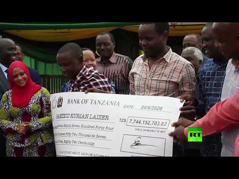 عامل منجم في تنزانيا يُصبح مليونيرًا بعد بيعه لـ2 من الأحجار النفيسة