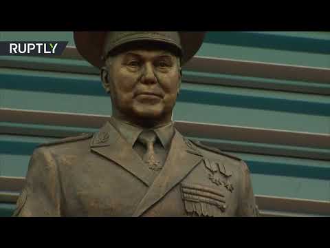 افتتاح تمثال لأول رئيس كازاخستان نور سلطان نزاباييف