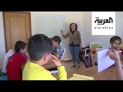 لبنانية تحول منزلها إلى مدرسة وآخرين يتطوعون