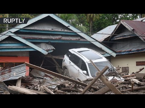 فيضانات عارمة تودي بحياة العشرات في إندونيسيا