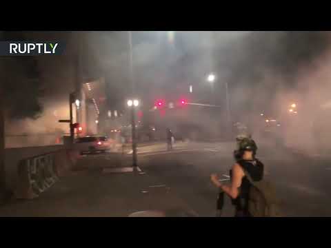 شرطة ترامب السرية تستخدم الغاز ضد متظاهرين في بورتلاند