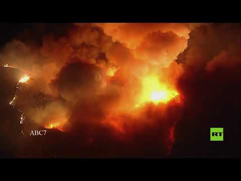 حريق ضخم في جنوب كاليفورنيا يجبر الآلاف على ترك منازلهم