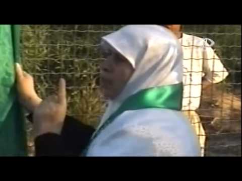 شاهد فلسطينية قدمت نصف أبنائها شهداءًا للوطن