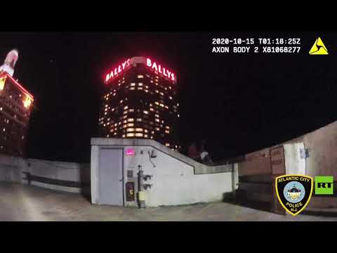 لحظة إنقاذ شرطي لرجلًا أراد الانتحار في الولايات المتحدة