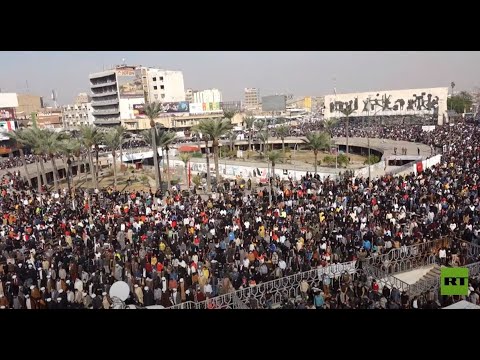 شاهد الآلاف من أنصار التيار الصدري يتظاهرون في ساحة التحرير في العاصمة العراقية