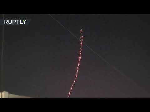 شاهد ومضات ضوئية في سماء بغداد مع ورود أنباء عن إطلاق صواريخ
