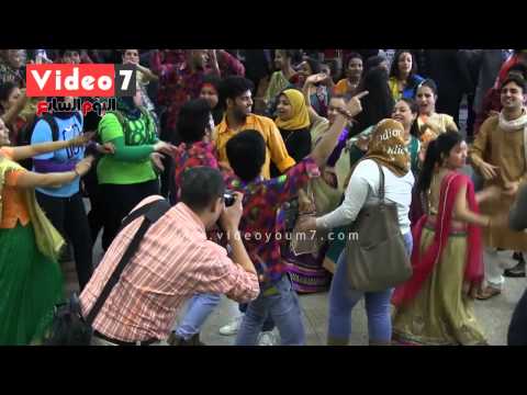 شاهد بالفيديو فتاة مصرية تقلد الرقصات الهندية