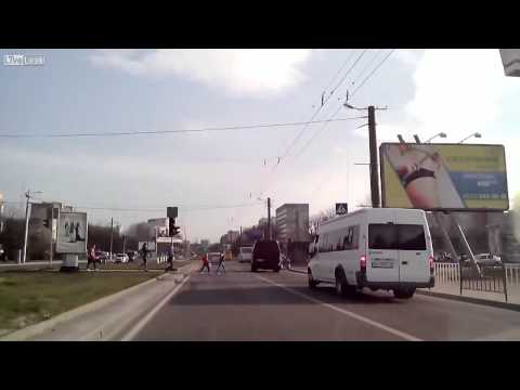 فتاة روسية كادت تفقد حياتها بسبب الهاتف