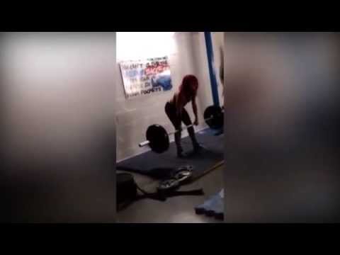 فتاة تتغلب على الاكتئاب وفقدان الشهية بالرياضة