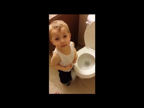 شاهد رد فعل طفل دفن سمكته في المرحاض