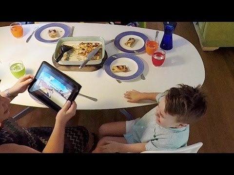 بالفيديو التكنولوجيا ممنوعة أثناء تناول الطعام