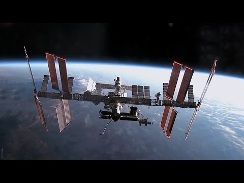 11 سيارة لنقل رسالة طفلة إلى والدها رائد الفضاء
