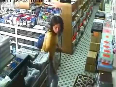 كيف أخفت فتاة المسروقات أسفل ملابسها