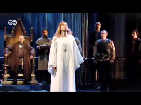 بلدة سترافورد أبون أفين البريطانية تحتفي بذكرى شكسبير