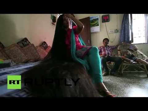 هندية تسعى إلى دخول كتاب غينيس بشعرها الطويل