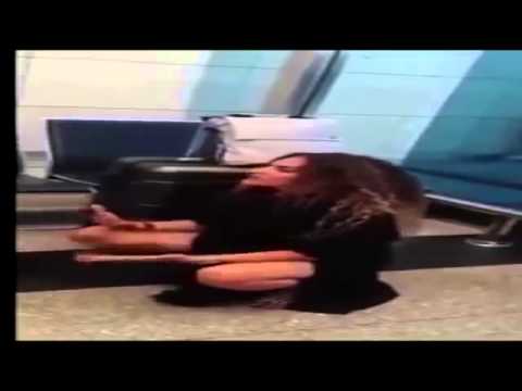 سيدة المطار تثير استياء رواد مواقع التواصل