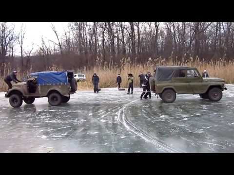فيديو الروس يقودون سيارات جيب على الجليد