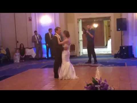 أجمل رقصة بين أب وابنته خلال زفافها