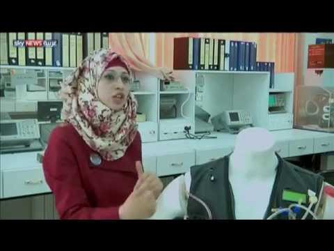 شاهد فلسطينيتان تبتكران سترة لغسيل الكلى