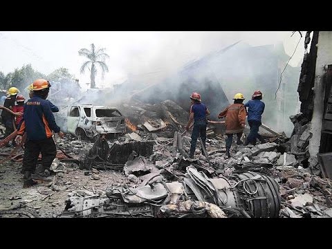 بالفيديو 38 قتيلًا على الأقل في حادث تحطم طائرة أندونيسية