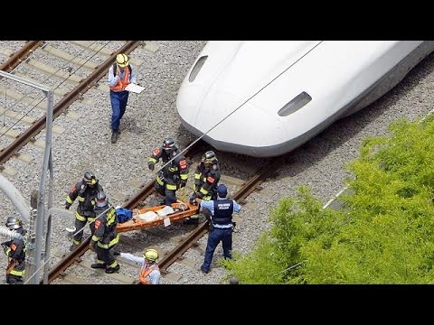 شاهد رجل يحرق نفسه في قطار شنكانسن الياباني