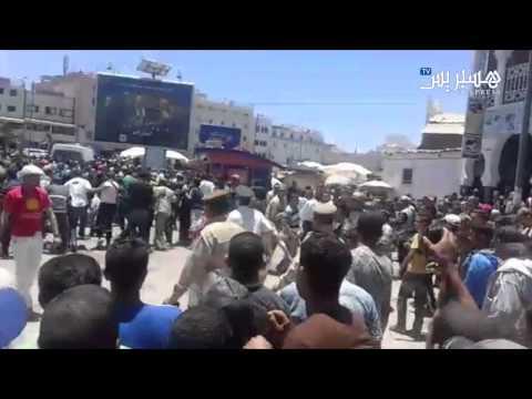 لحظة إخراج الأمن لفتاتي انزكان