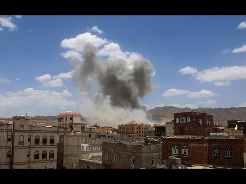 شاهد قوات التحالف تشن غارات على مواقع لجماعة الحوثيين