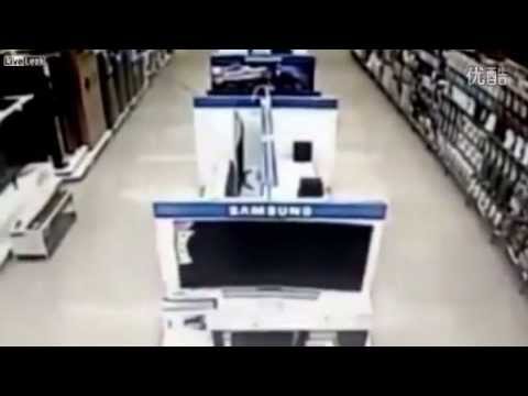 بالفيديو امرأة تسرق تلفازًا من الحجم المتوسط