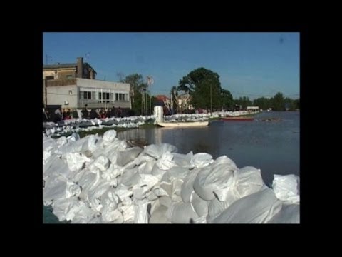 30 قتيلًا في فيضانات البوسنة وصربيا