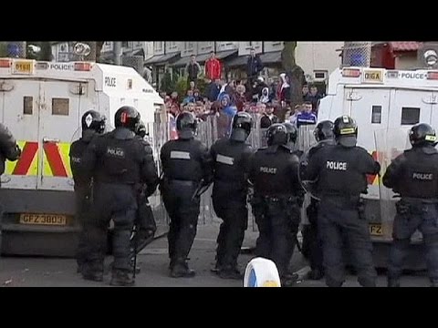 مصادمات بين الشرطة ومتظاهرين في بلفاست