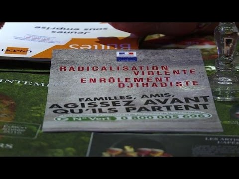 جدة تبلغ عن حفيدتها بعد تغيير سلوكها نحو التطرف