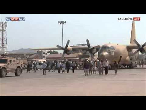 شاهد هبوط أول طائرة عسكرية سعودية في مطار عدن