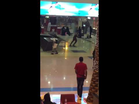 مشاجرة عنيفة بين شابين في السعودية
